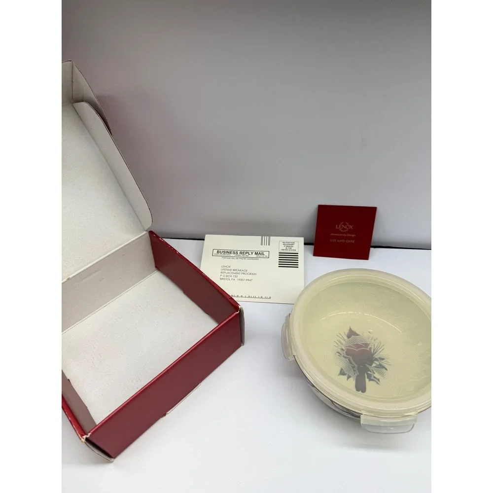 Lenox Winter Greetings Serve and Store Cardinal Bowl with Locking Lid 6 inch